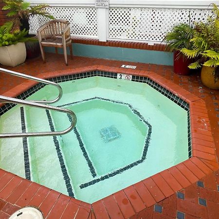 Inn On Summerhill Summerland Bagian luar foto