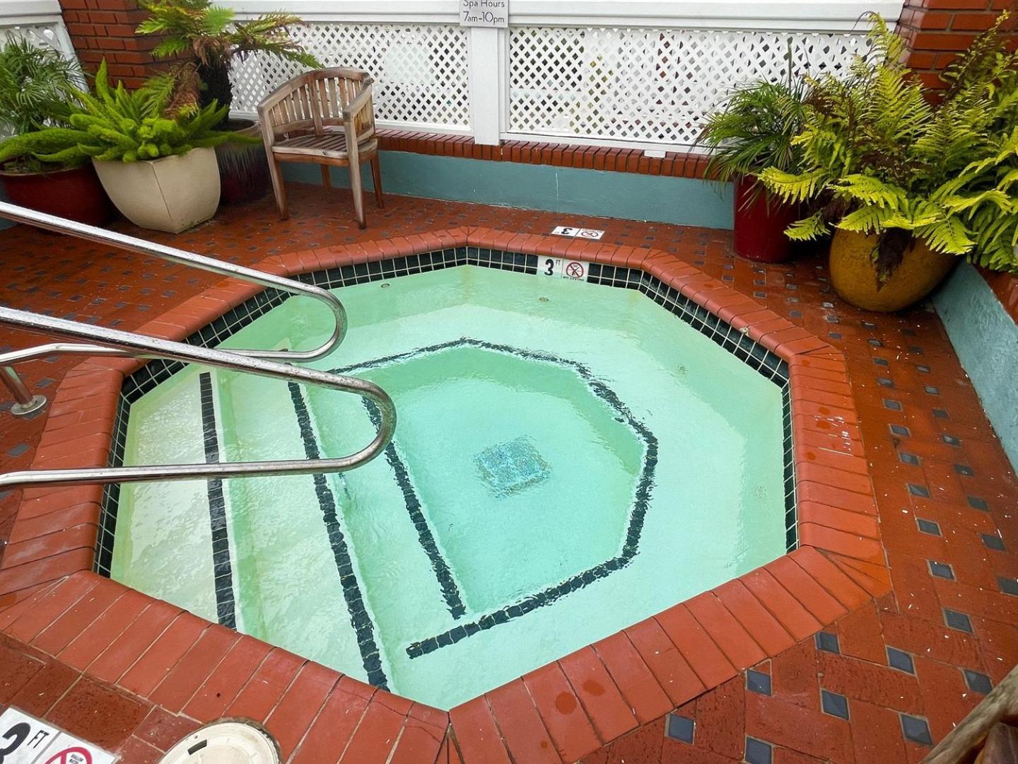 Inn On Summerhill Summerland Bagian luar foto